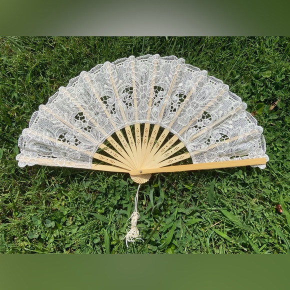 Lace Fan with Floral Design for Wedding - Picture 10 of 11